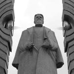 Памятник Курчатову (фрагмент)