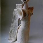 «Стремительная фигура», 2004. Шамот, соли, глазурь