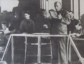 В.И. Ленин выступает на X съезде РКПб, март 1921 г.